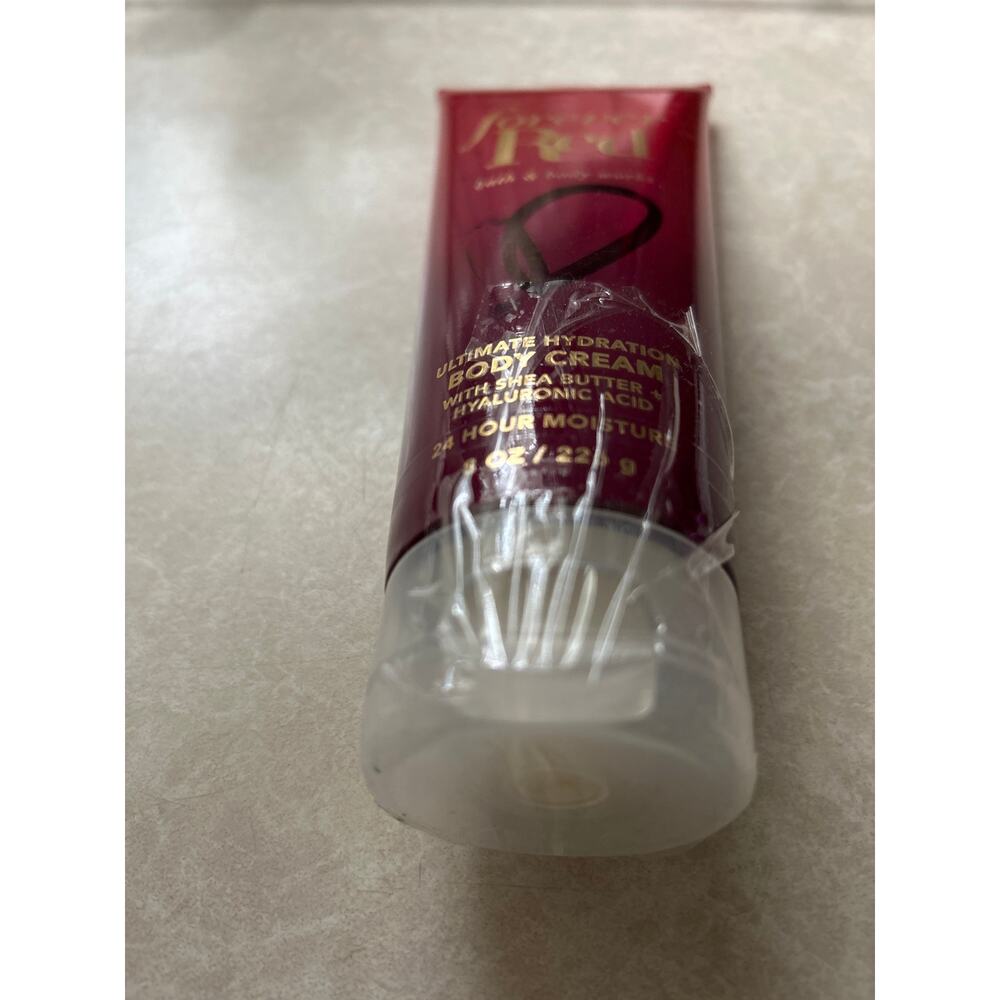 New Bath & Body Works Forever Red Body Cream Shea Butter Hyaluronic Acid 8oz - Picture 2 of 4